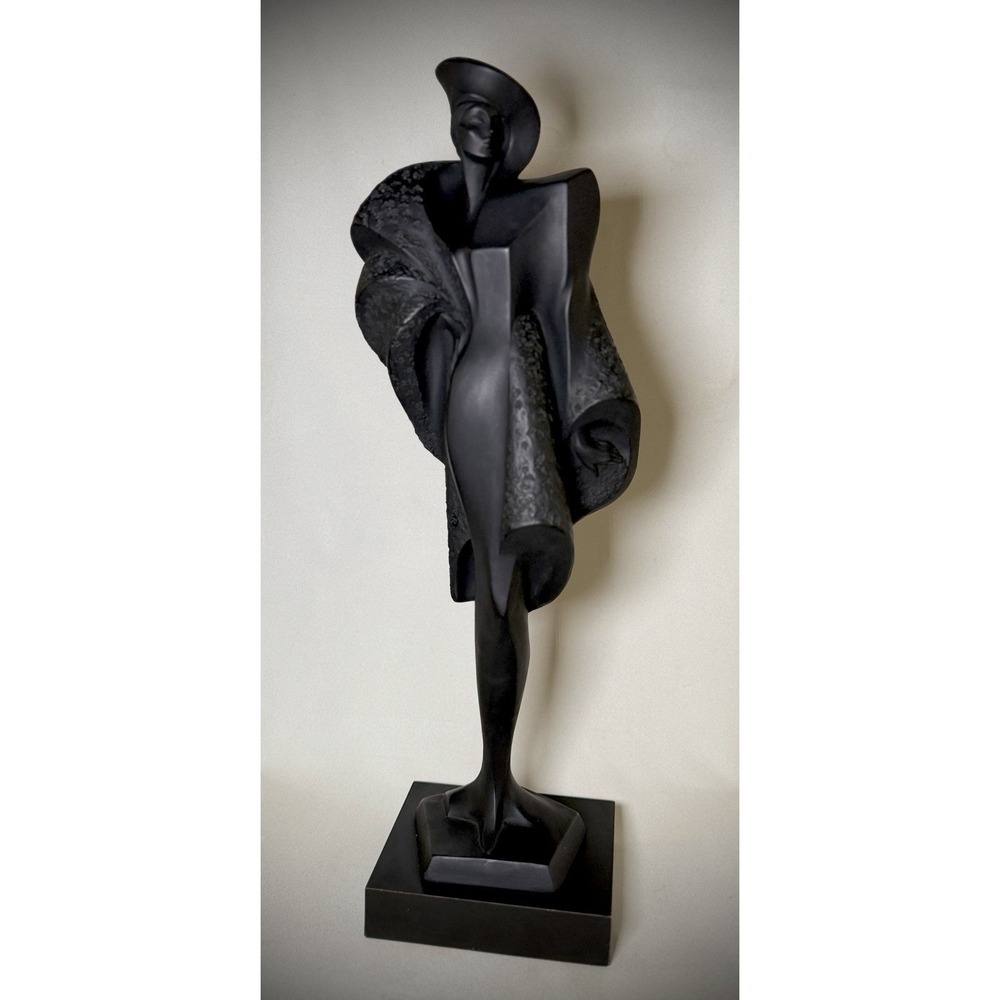 Vintage 1989 A. Danel Austin Fifth Avenue High Fashion Art Deco Statue EUC